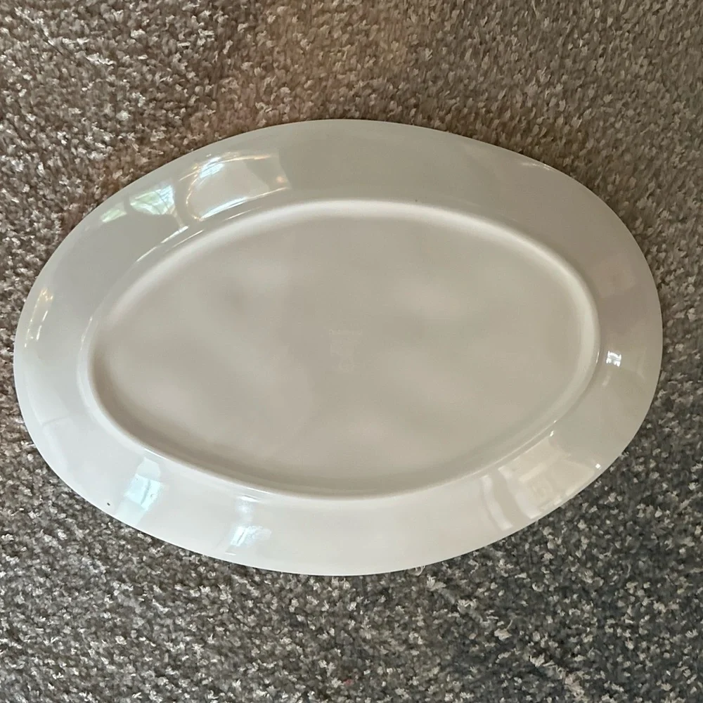 NWOT Crate & Barrel Melamine Oval Serving Tray